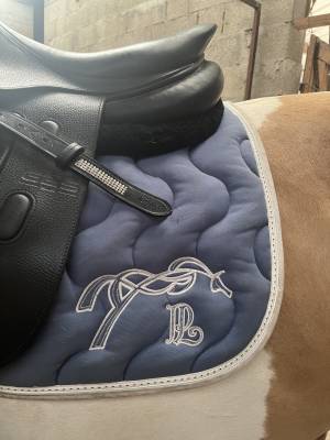Tapis de selle P&eacute;n&eacute;lope le Pr&eacute;vost Bleu