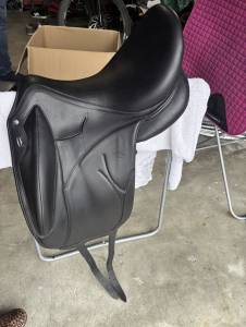 Selle de dressage devoucoux