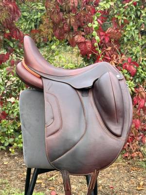 Selle de dressage Antar&egrave;s Tempo &ndash; 17,5&rdquo;