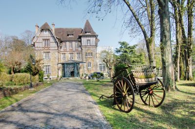 Manoir avec installations &eacute;questres sur 5,1 ha 