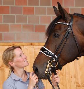 Bride de dressage doublé blanc et en cuir vernis Dy'on