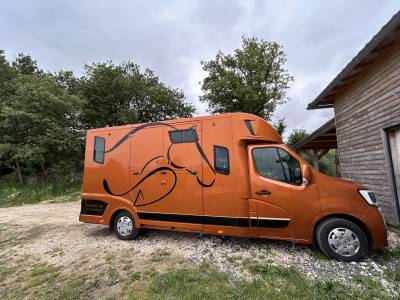 Location camion pour chevaux secteur Caz&egrave;res