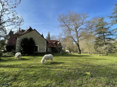 Parc de Lesseps - G&icirc;te au sein d'un parc de 20ha