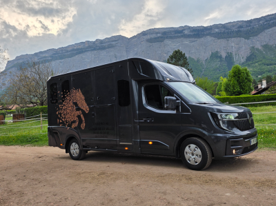 Location camion pour chevaux DOM&Egrave;NE