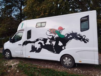 Location camion pour chevaux secteur BUZAN&Ccedil;AIS 