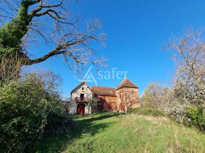 Demeure de caract&egrave;re en pleine nature sur 67 ha d'un seul tenan
