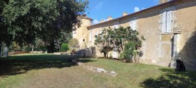 Propri&eacute;t&eacute; de 26 ha avec Ch&acirc;teau &agrave; r&eacute;nover