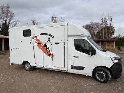 Master 145 chx 2 places/chevaux 211 000KM