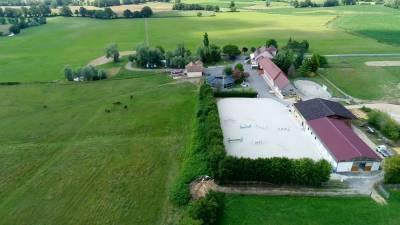 Domaine équestre + de 30 hectares