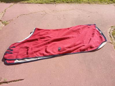 Couverture polaire rouge