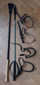 LOT COMPRENANT 2 PAIRES EPERON ET 2 CRAVACHES