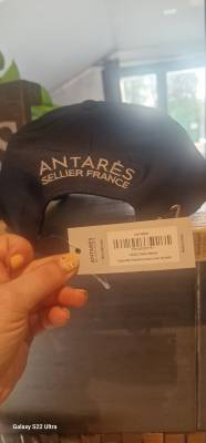  Casquettes Antares et Harcour neuves