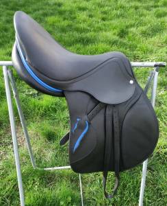 Selle Antarès obstacle Connexion noire 17.5