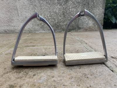 Étriers dressage
