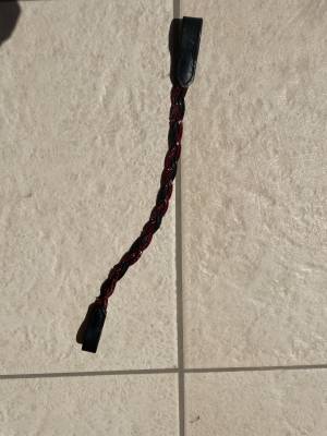 Frontal tressé à strass noir et rouge