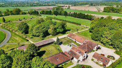 FORGES-LES-EAUX - RAVISSANTE PROPRIETE EQUESTRE
