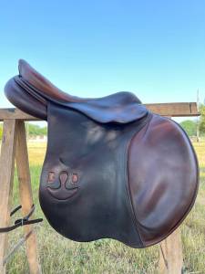 Selle BRUNO DELGRANGE“BD” – Siège 17,5″/ Panneaux 28cm