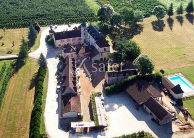 Domaine d'exception avec petit manoir et r&eacute;sidences de tourisme
