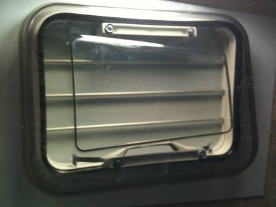 Lanterneau avec grille pour van et camion chevaux - 350 x 500 mm
