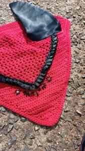 Ensemble fantaisie tapis de selle et bonnet  