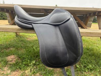 Selle de dressage Childéric - modèle DSC 17,5