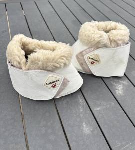 Cloches LeMieux Mouton et Simili-Cuir