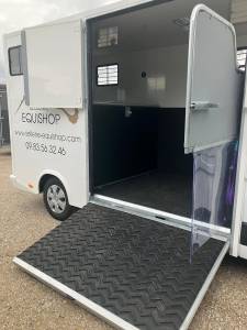 Location Camion Chevaux LYON 69 (DARDILLY)