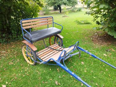 Voiture attelage &acirc;ne ou poney 