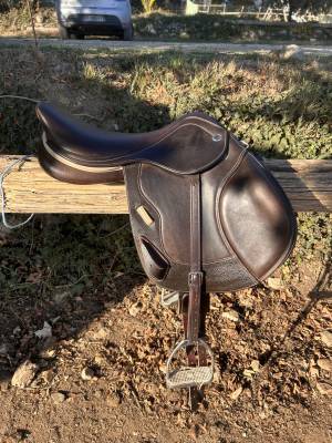 Selle Ikonic horse ball 17 pouces de 2025