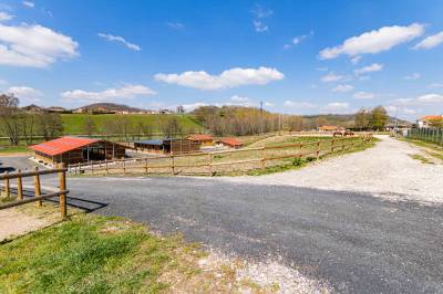 Charmante petite écurie fonctionnelle – Sud Lyon (69)