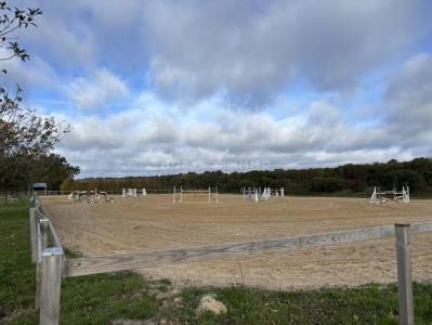 Centre &eacute;questre op&eacute;rationnel - 15 ha &agrave; proximit&eacute; de Nantes