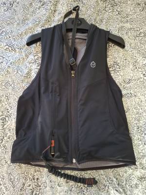 Gilet airbag Equitheme taille S excellent état 