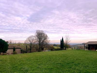 Propri&eacute;t&eacute; &eacute;questre - piscine, vue, calme absolu