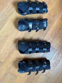 Ensemble gu&ecirc;tres de dressage V&eacute;r&eacute;dus cheval