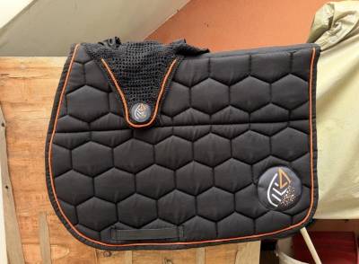 Ensemble tapis + bonnet + produits akhal