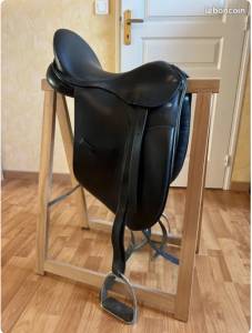 &Agrave; vendre selle de dressage 