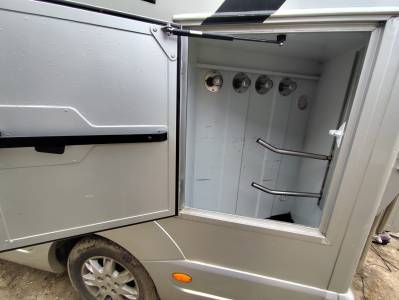 Camion chevaux carrosserie MTM 