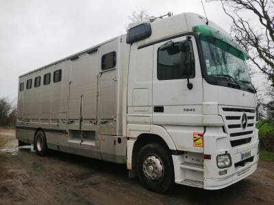 Camion Poids lourd Mercedes actros 