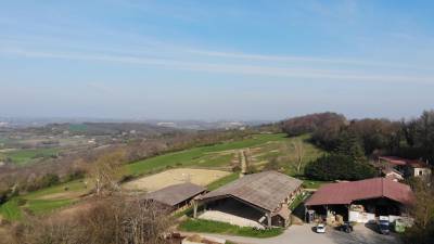 DOMAINE EQUESTRE EN ACTIVITE SUR 9,5 HA - Drome (26)