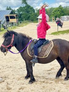 Ponette 1m00 &ndash; id&eacute;ale enfant &ndash; mont&eacute;e et saute