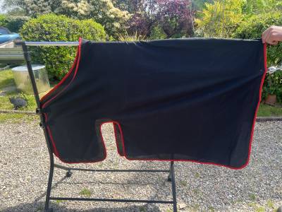 Couverture Capara&ccedil;on noir et rouge  Poney shetland 