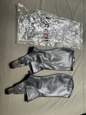 Mini chaps cuir noir d&rsquo;&eacute;quitation mixte femme homme    