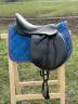 Selle équipée Fouganza noire 17,5 pouces 