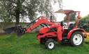 Tracteur avec chargeur frontal et accessoires