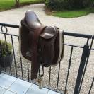 Selle mixte avec &eacute;triers, &eacute;trivieres, tapis et sangle