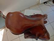 Lot complet : Selle CWD SE02 17,5" + &eacute;triers + housse