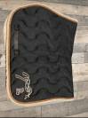 Tapis P&eacute;n&eacute;lope noir et camel taille cob 