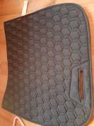 Tapis r&eacute;versible bordeaux et noir fouganza