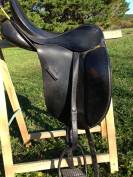 Selle de dressage cuir 17,5 pouces euroriding