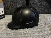 Bombe/casque &eacute;quitation KNGHTSBRIDGE noire Taille S